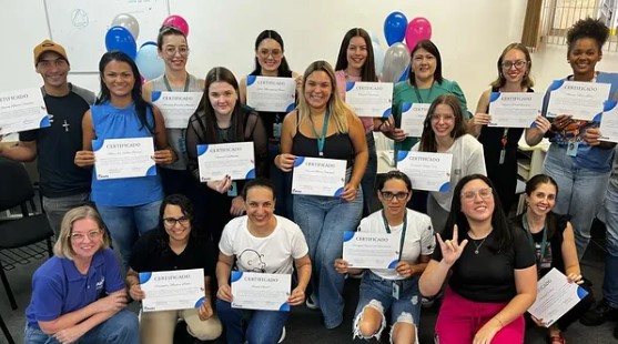 Abada promove inclusão com cursos em empresas